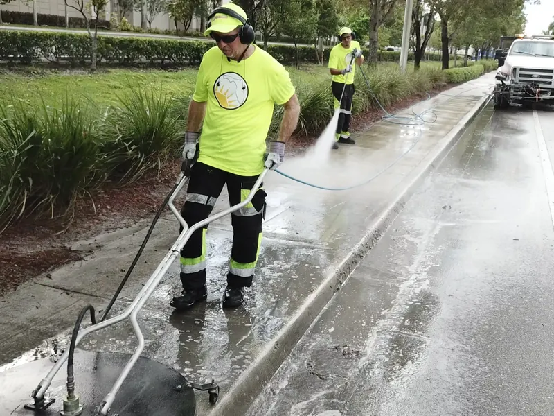 Pressure cleaning crew